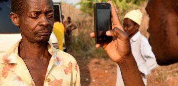 Leprosy detection team uses mobile skinapp in Mozambique                