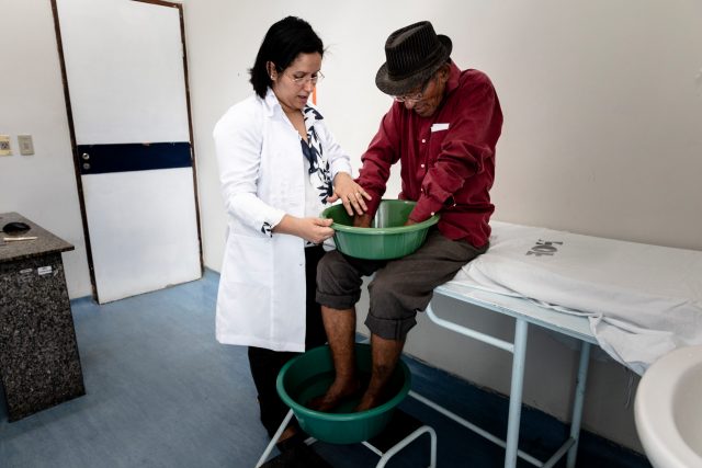 Leprosy doctor Fabiana Amorim de Oliveira explaining self-care