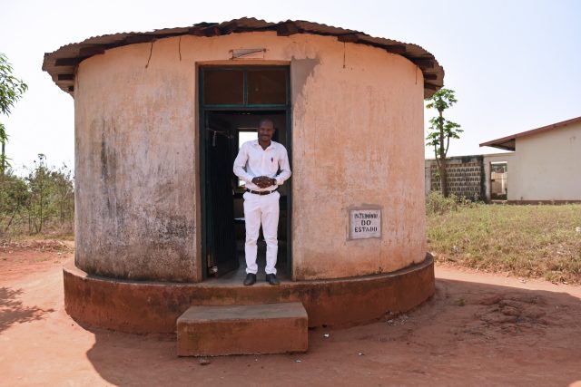 The office of leprosy doctor Sadraque Xavier